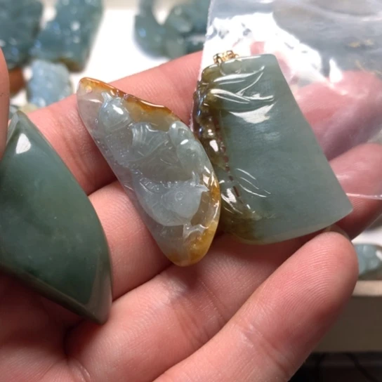 翡翠颈饰未镶嵌美*翡翠