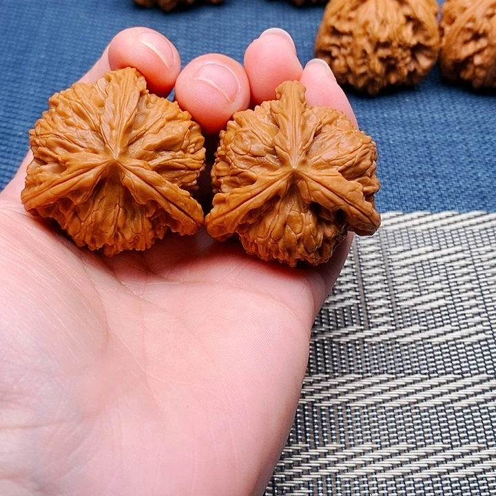 青***、吊坠文玩核桃三棱