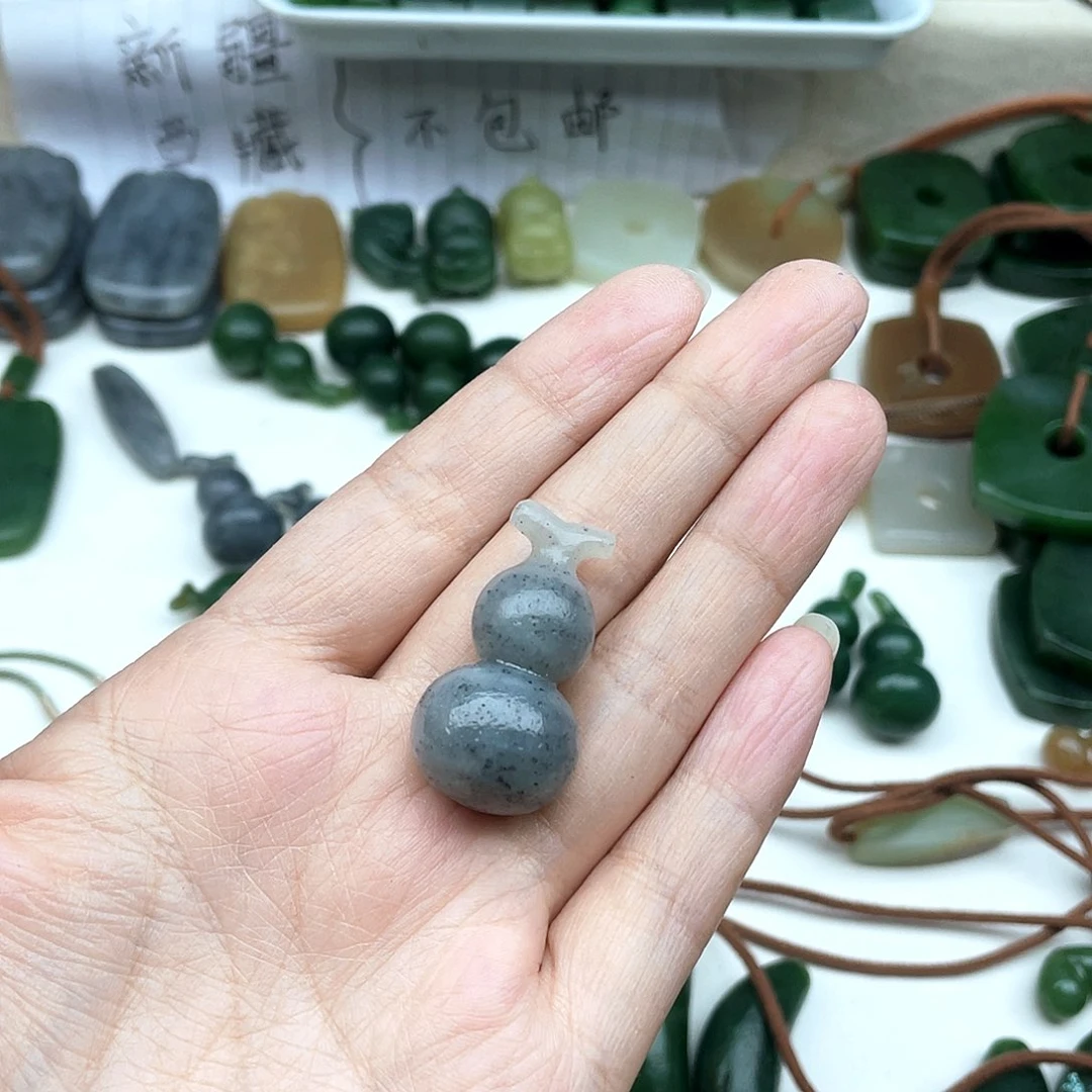 颈饰未镶嵌和田玉幼**?