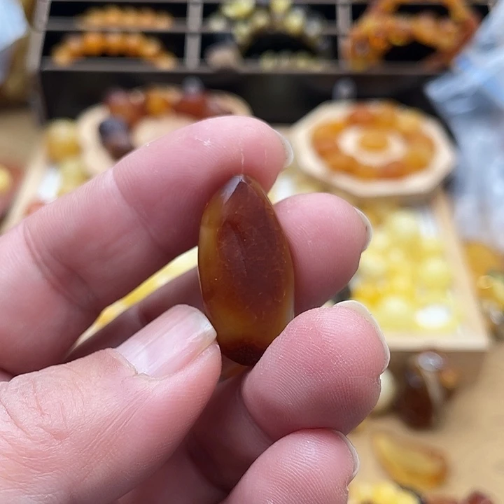 琥珀未镶嵌套链吊坠