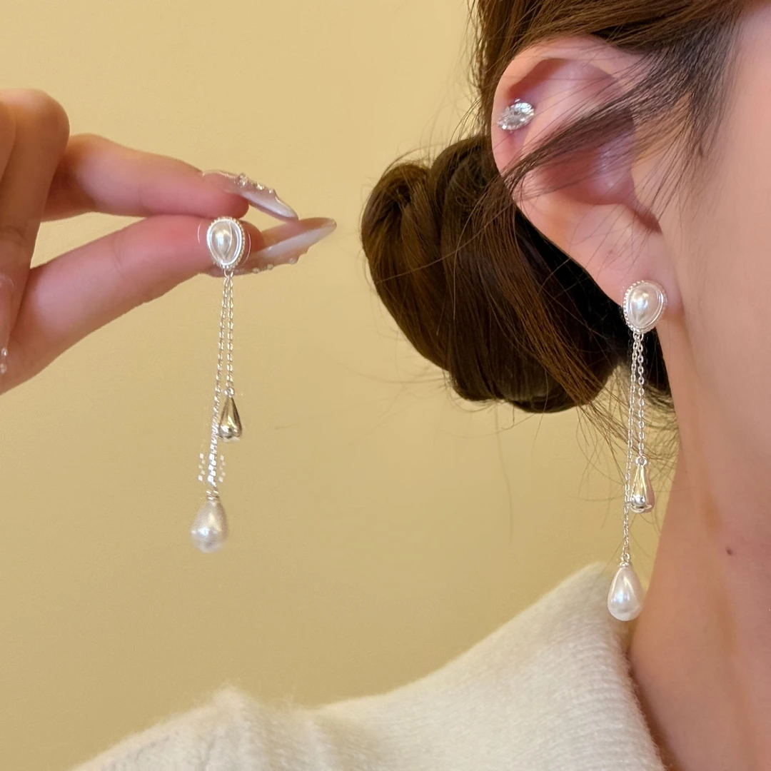 铜合金仿珍珠耳饰 法式仿珍珠银色水滴流苏耳环百搭气质独特耳饰
