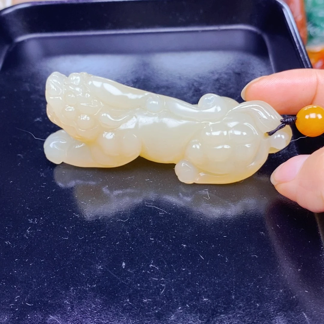 石英质玉（黄龙玉）未镶嵌颈饰