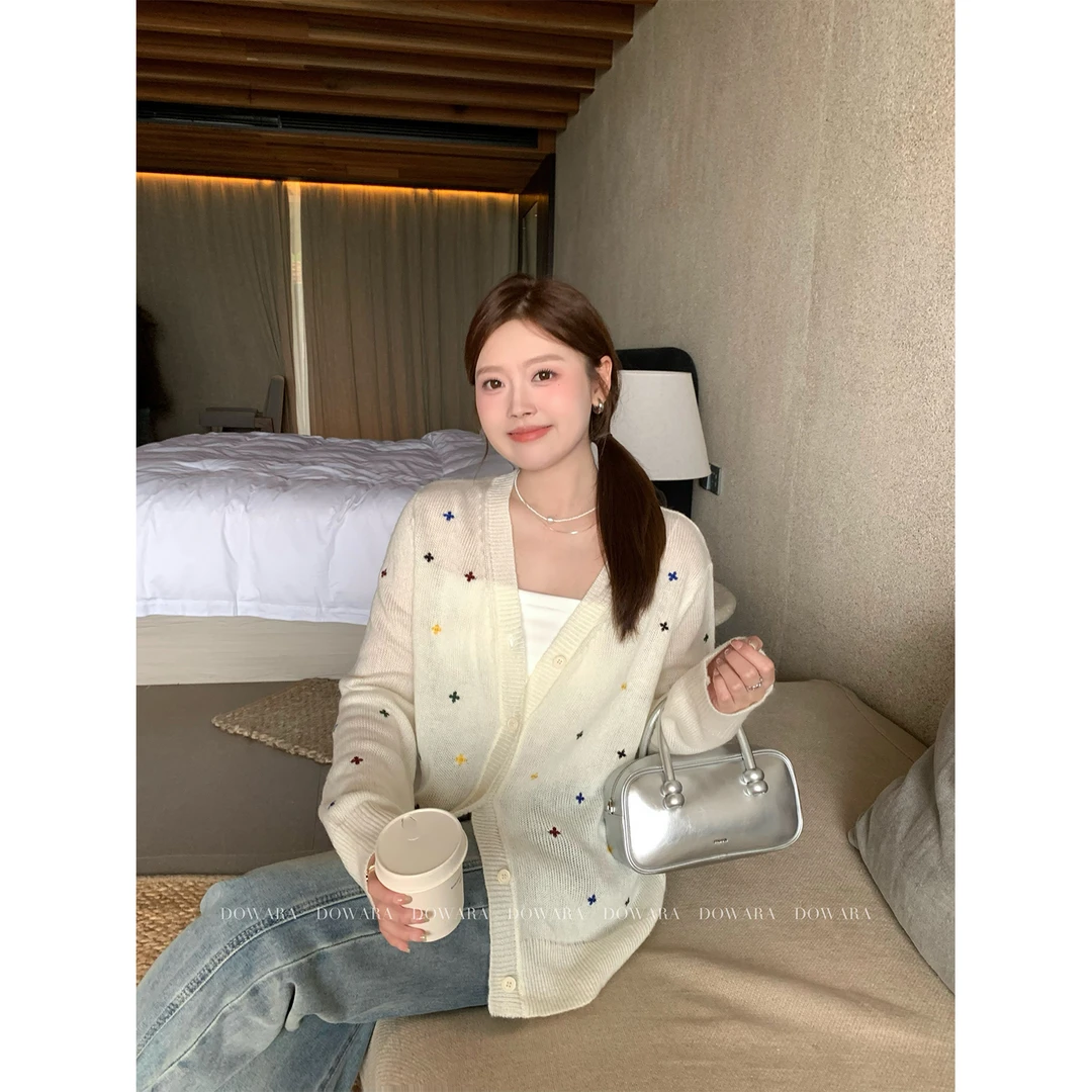 现货6765D大婉酱微胖定制韩系慵懒风设计感刺绣毛衣春款针织开衫