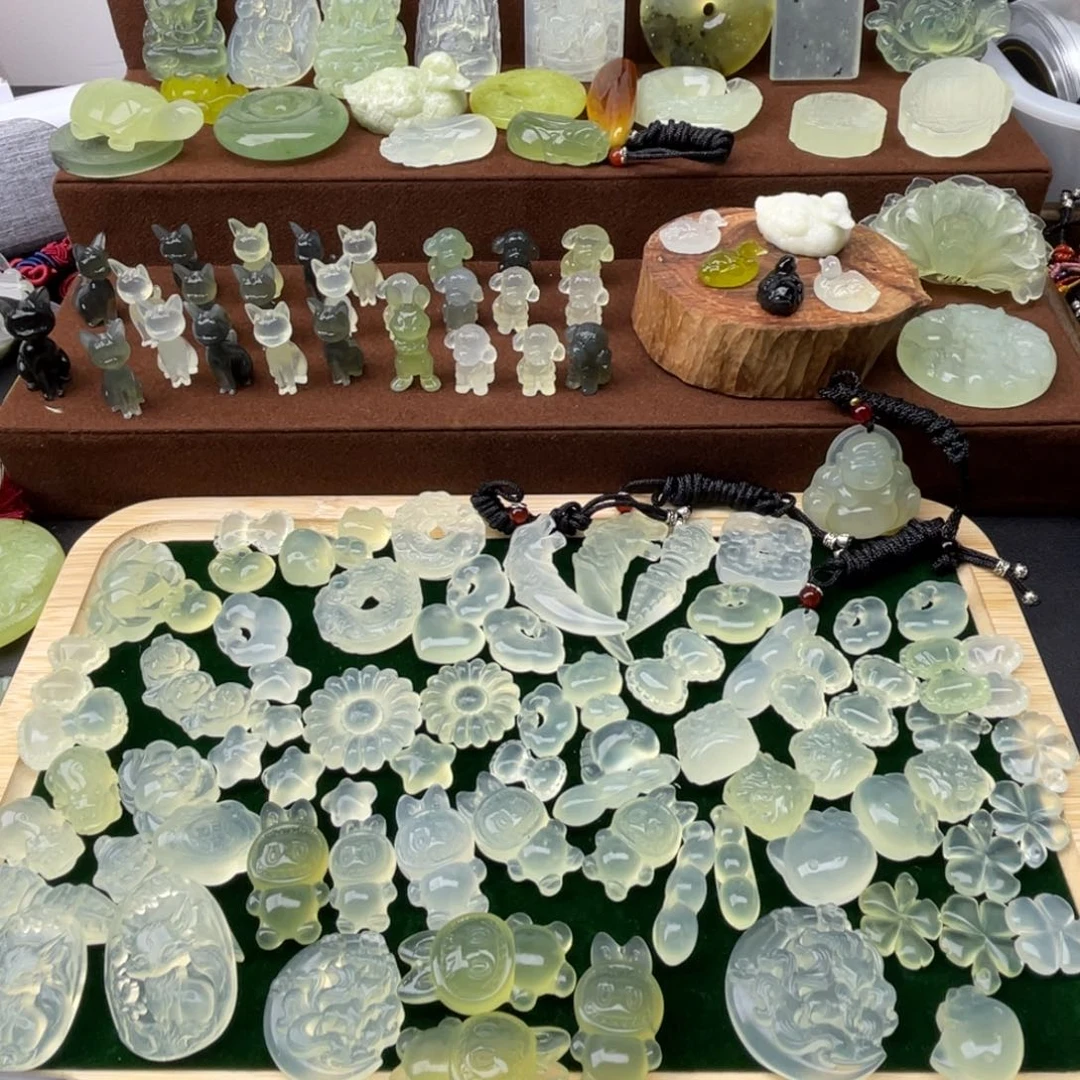 成***r未镶嵌蛇纹石玉颈饰