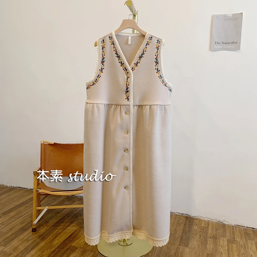 C2537刺绣蕾丝边全开扣V领毛呢背心裙