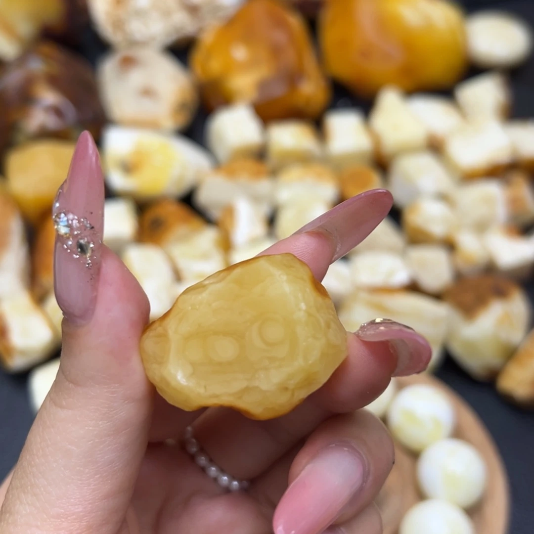 定制琥珀未镶嵌六**?蜜蜡