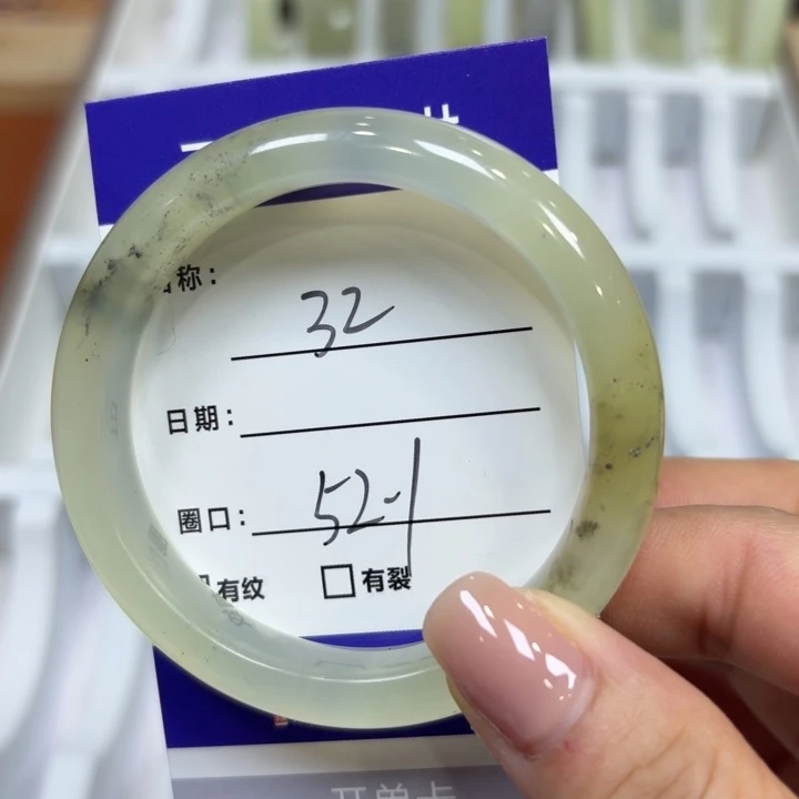 未镶嵌岫玉手镯天然