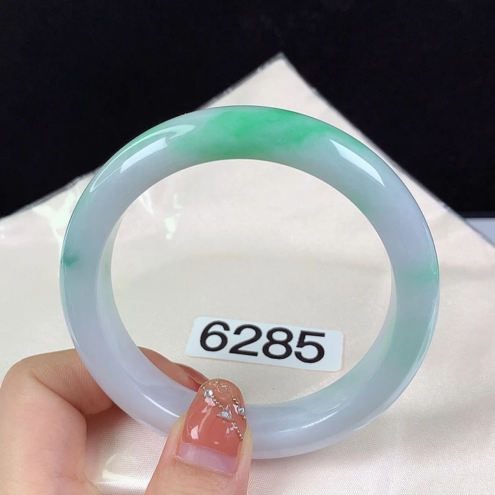 翡翠手镯未镶嵌59圈