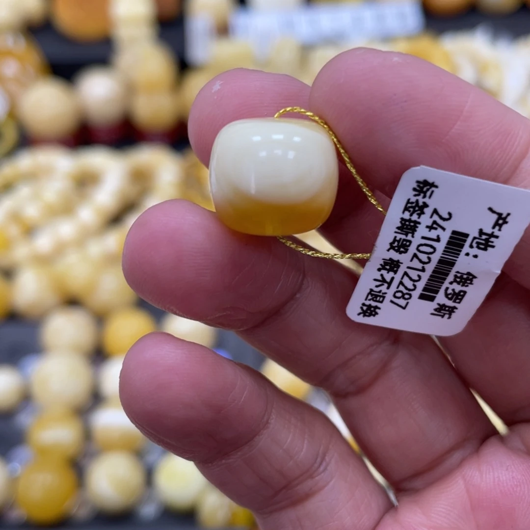 琥珀珠宝奇石未镶嵌14*12.8mm微瑕疵