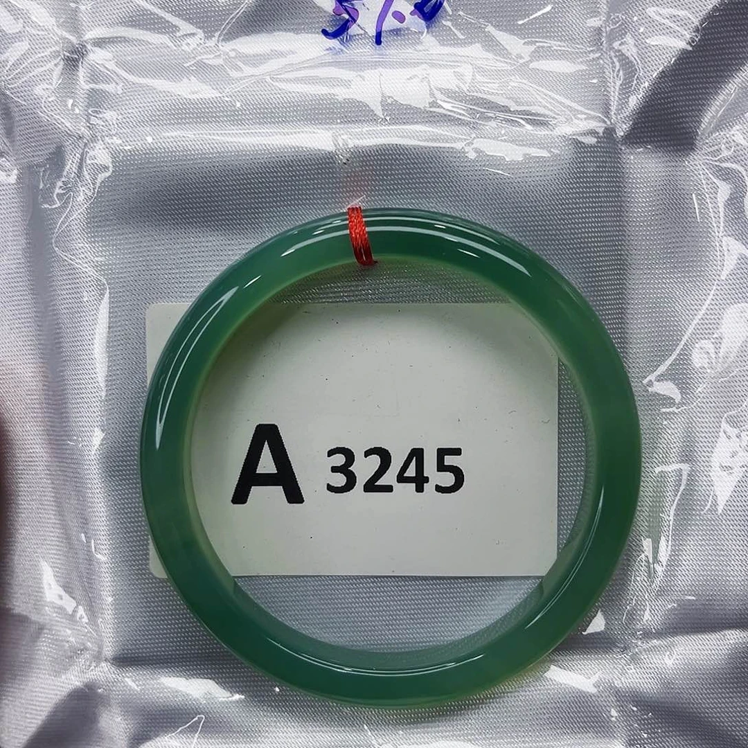 翡翠手镯未镶嵌多样性