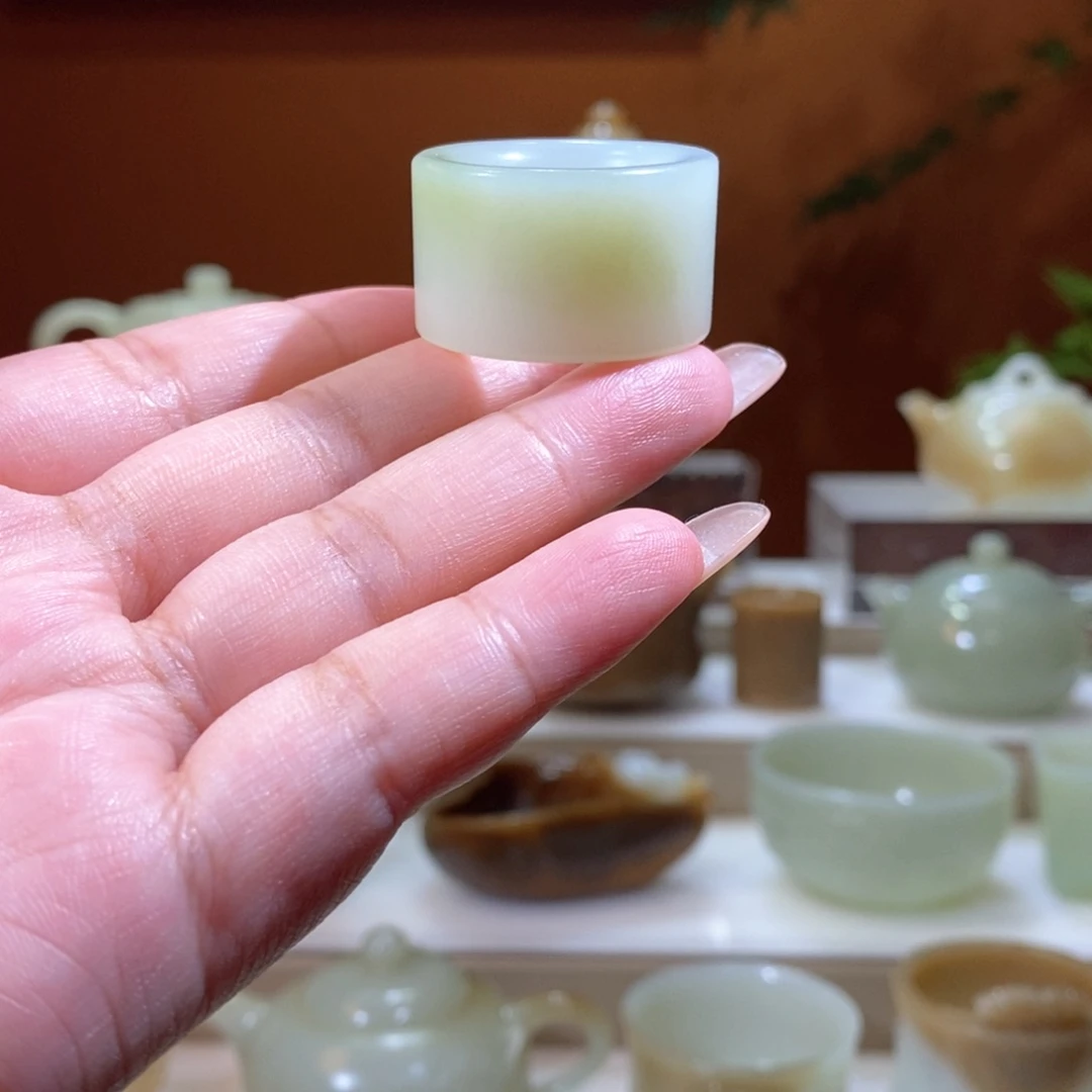 和田玉未镶嵌把件白玉带翠扳指20.5