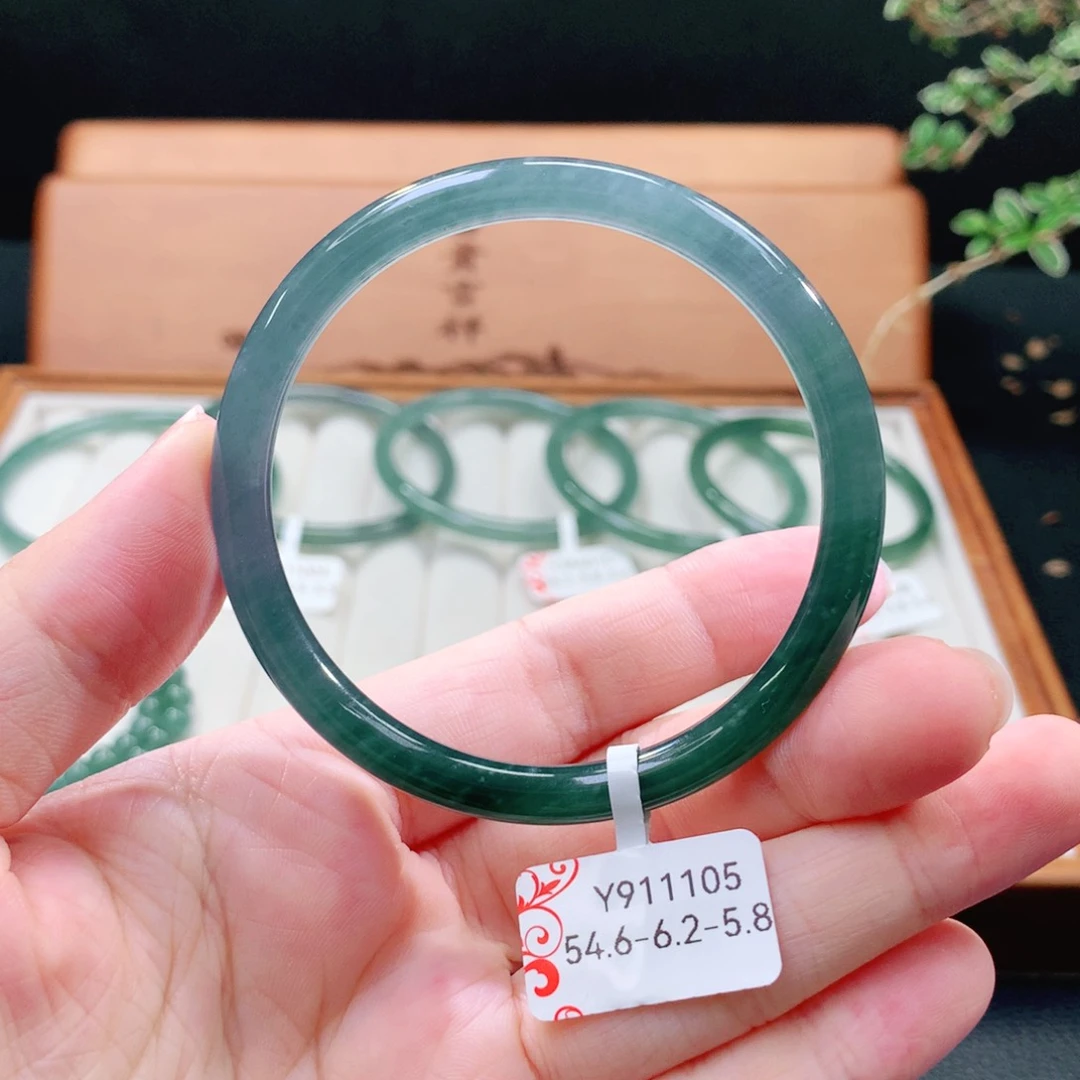 翡翠手镯（圆镯）未镶嵌