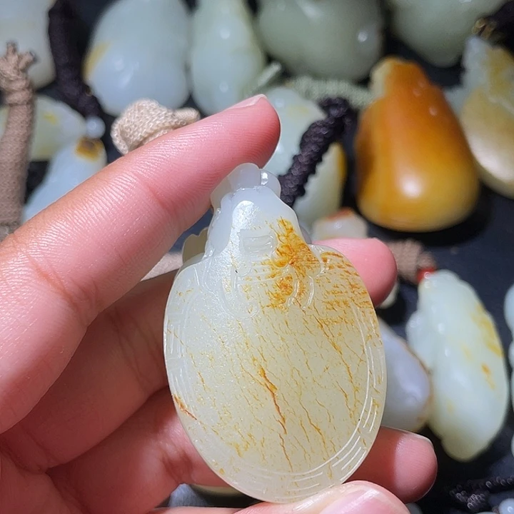 美***城未镶嵌和田玉（糖玉）挂件