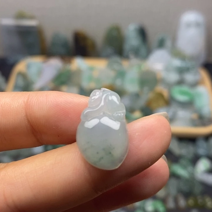 颈饰未镶嵌翡翠猴子