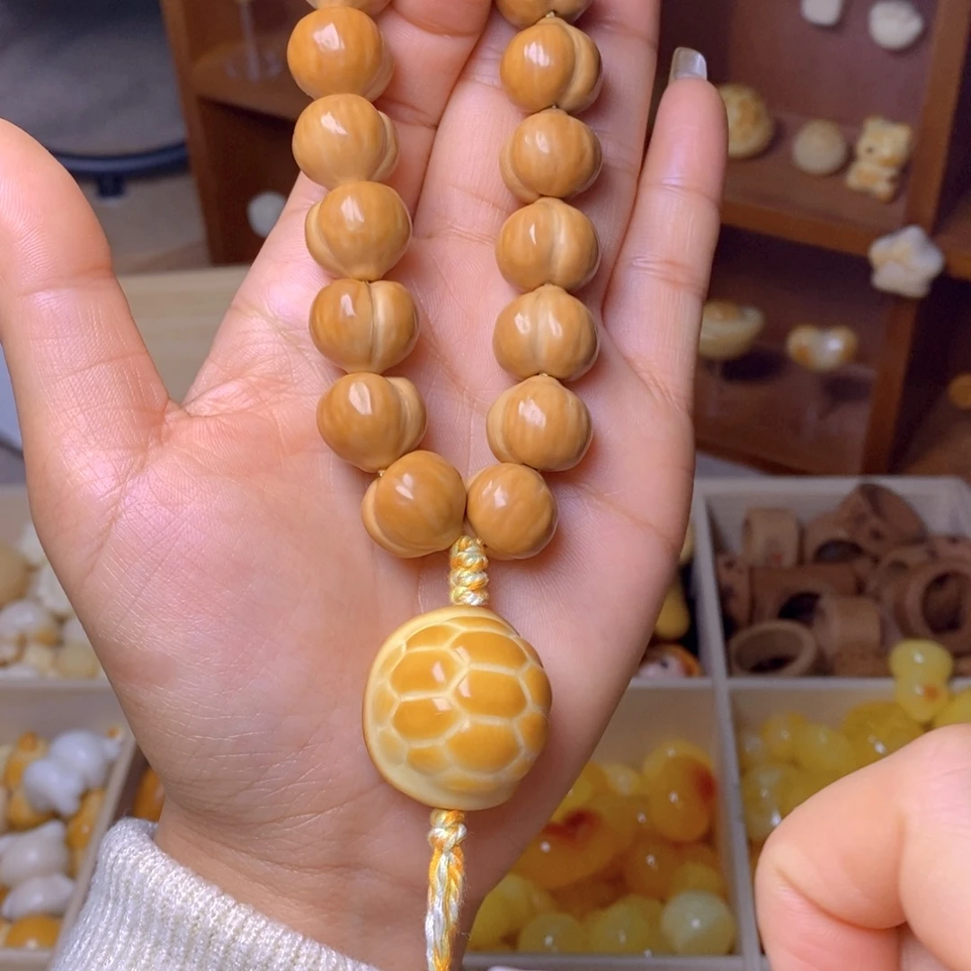 猴头核桃吊坠大富甲光面屁桃手持