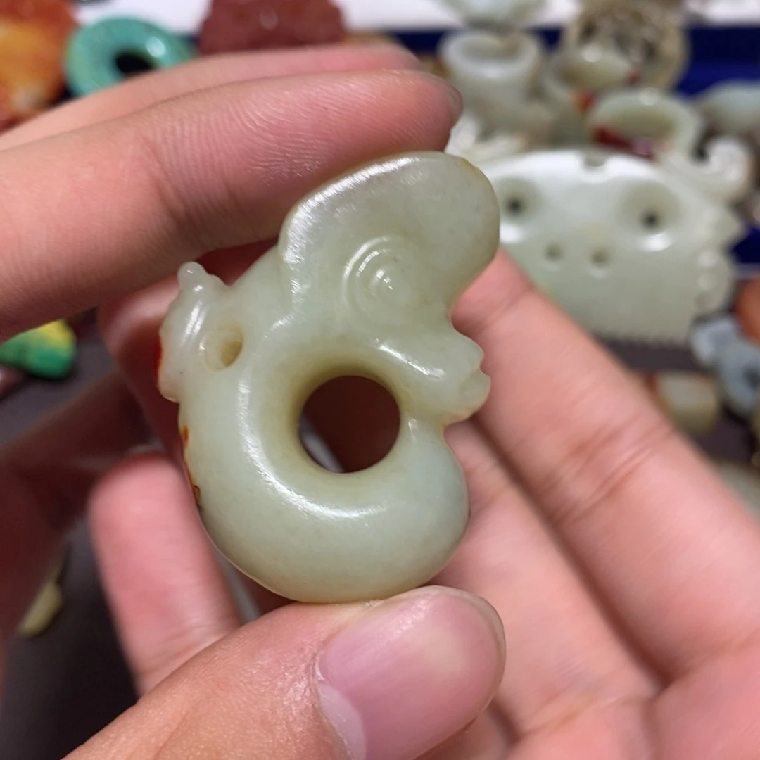 现***实透闪石质玉未镶嵌车挂