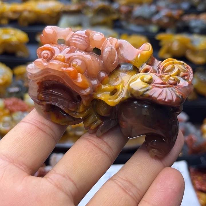 石英质玉（黄龙玉）未镶嵌颈饰