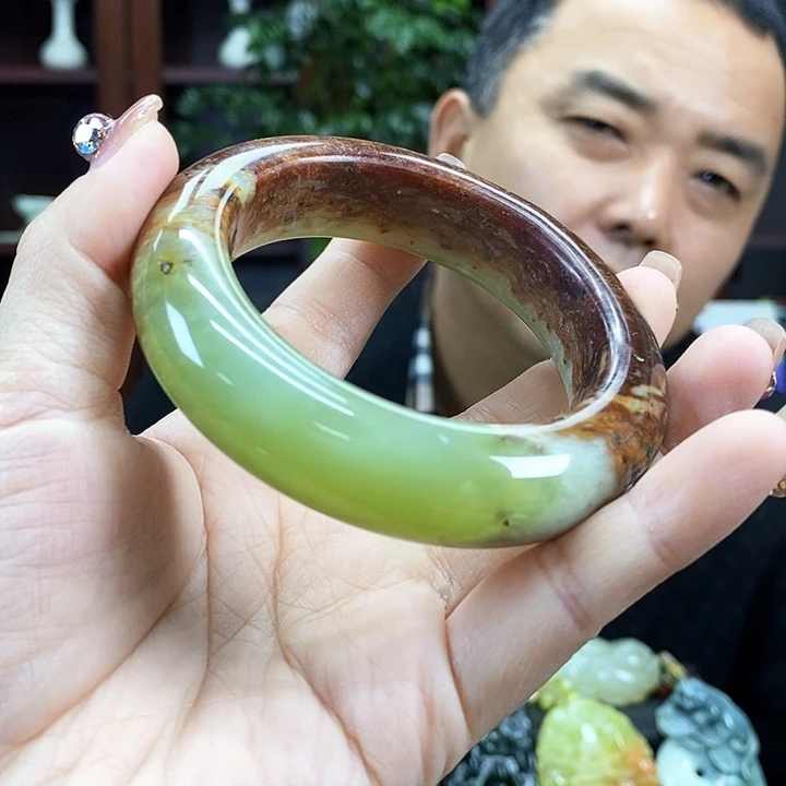 蛇纹石玉吊坠未镶嵌