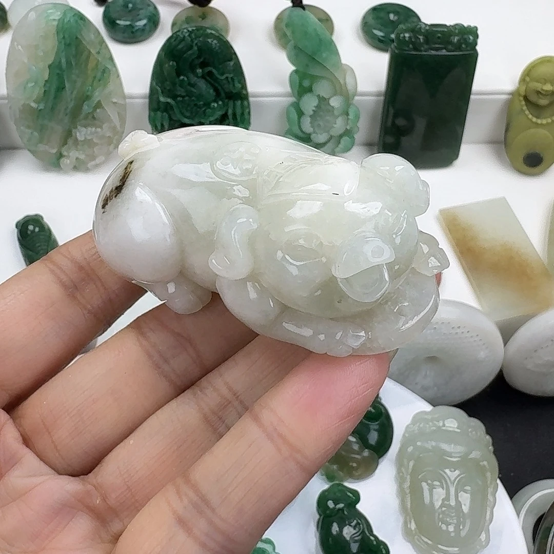 独山玉未镶嵌颈饰