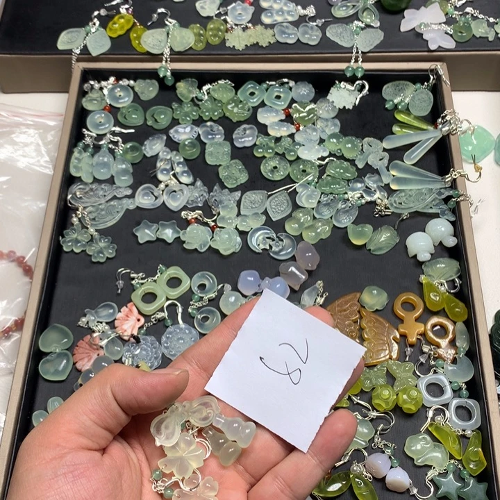 俏***俏蛇纹石玉合金耳钉