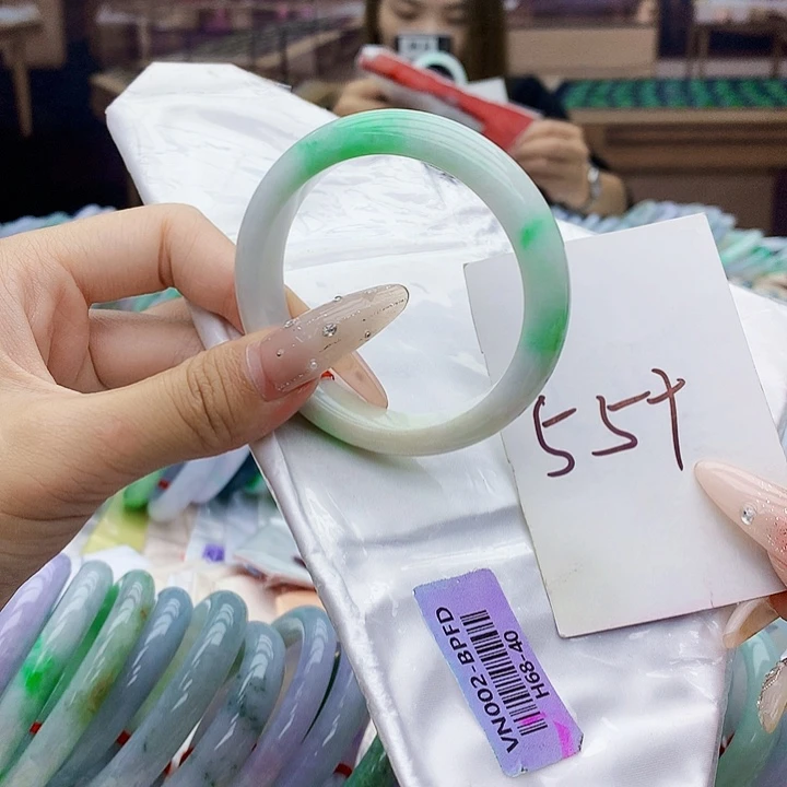 翡翠手镯未镶嵌The