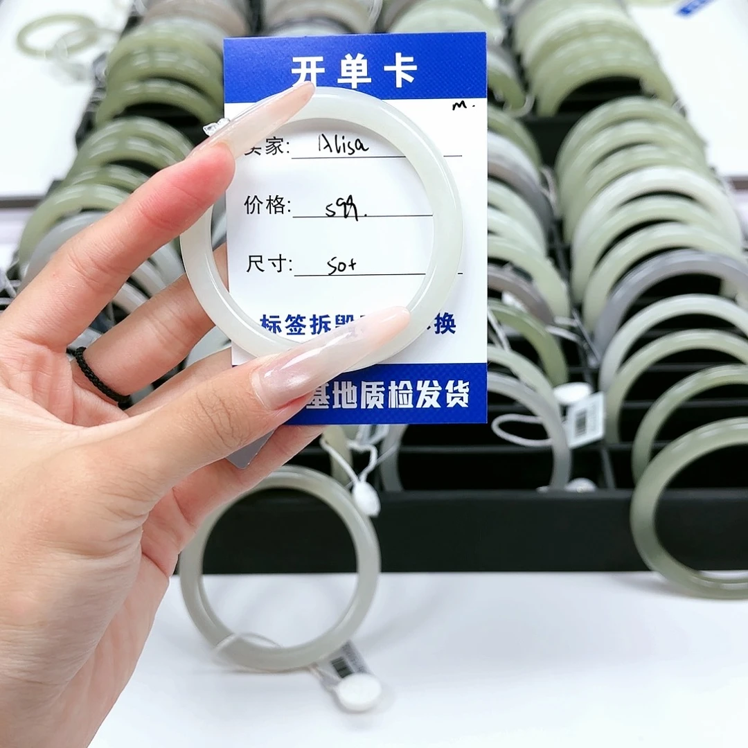 A***a和田玉未镶嵌手镯