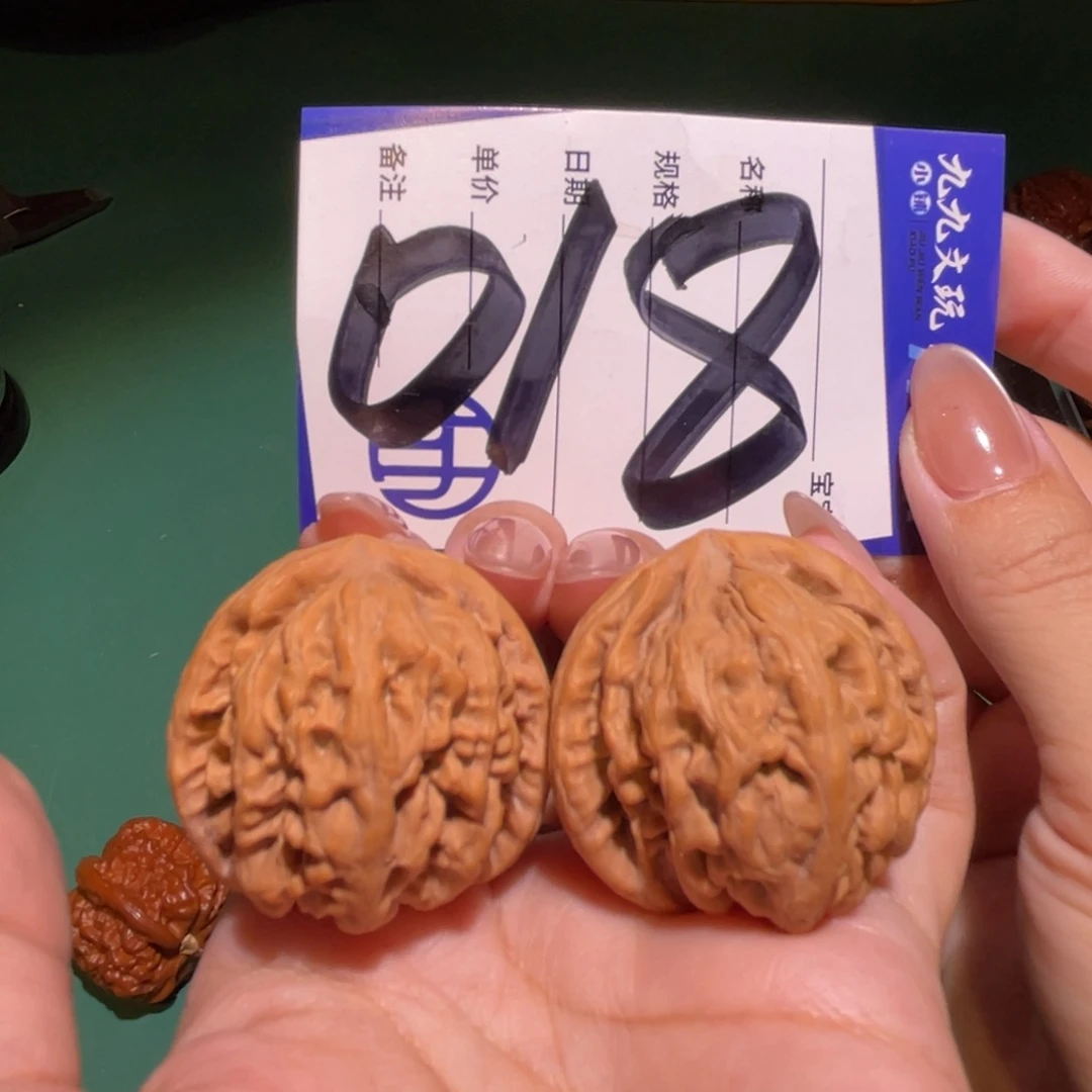 文玩核桃把件肚37红锦鲤