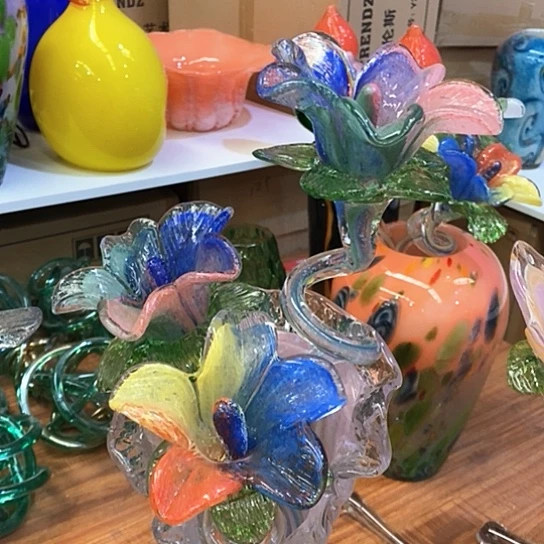 琉璃花瓶高45厘米宽9厘米