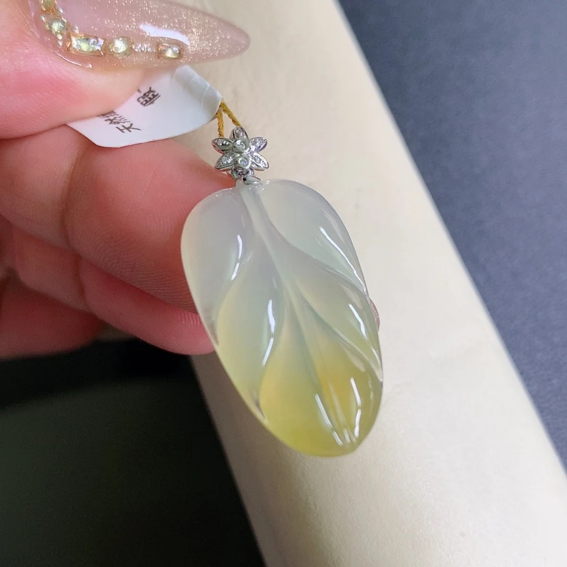 【闪购商品】翡翠颈饰18K金镶嵌叶子
