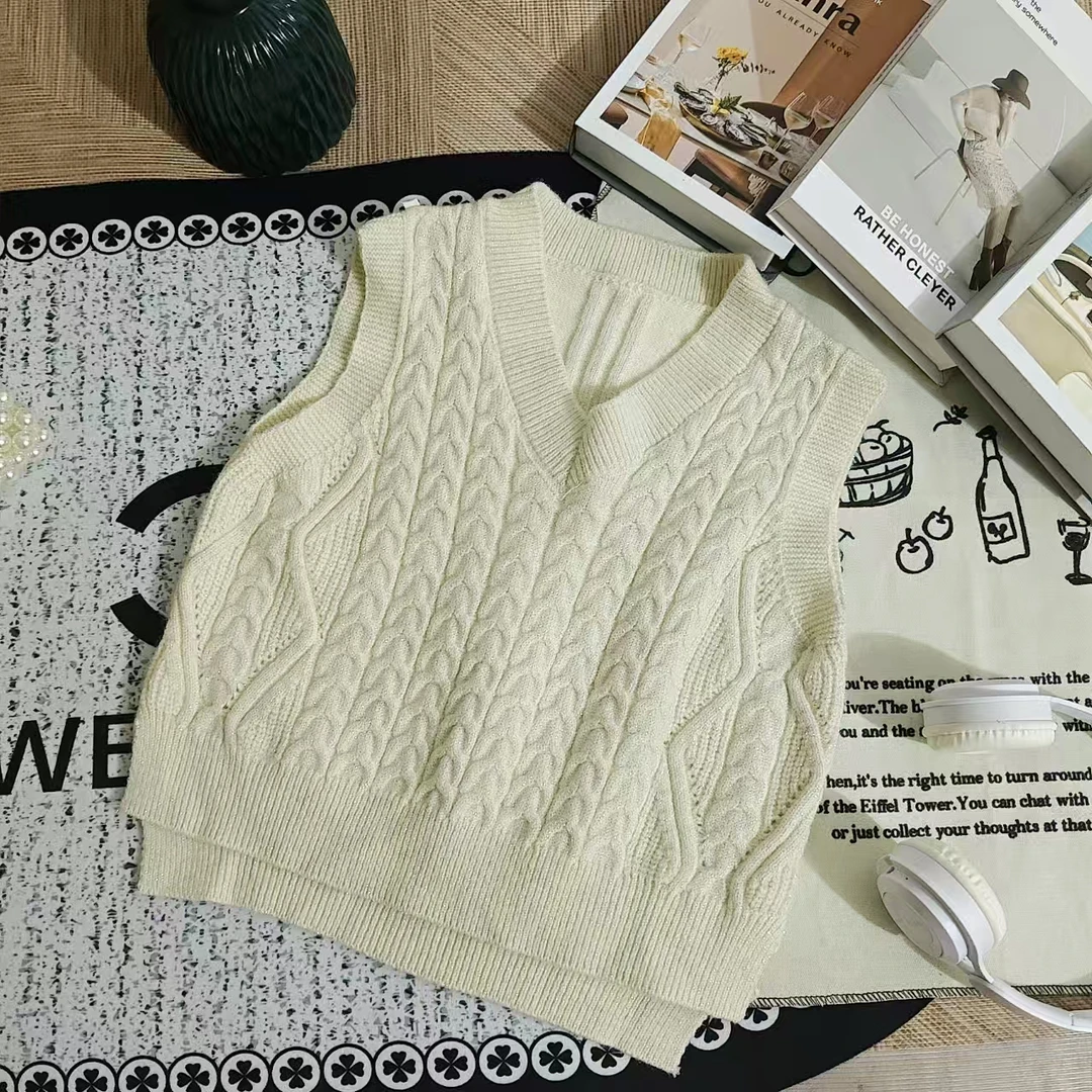 C301女童中大童米色毛衣马甲