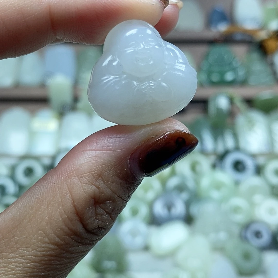 和田玉未镶嵌颈饰白色抱抱佛