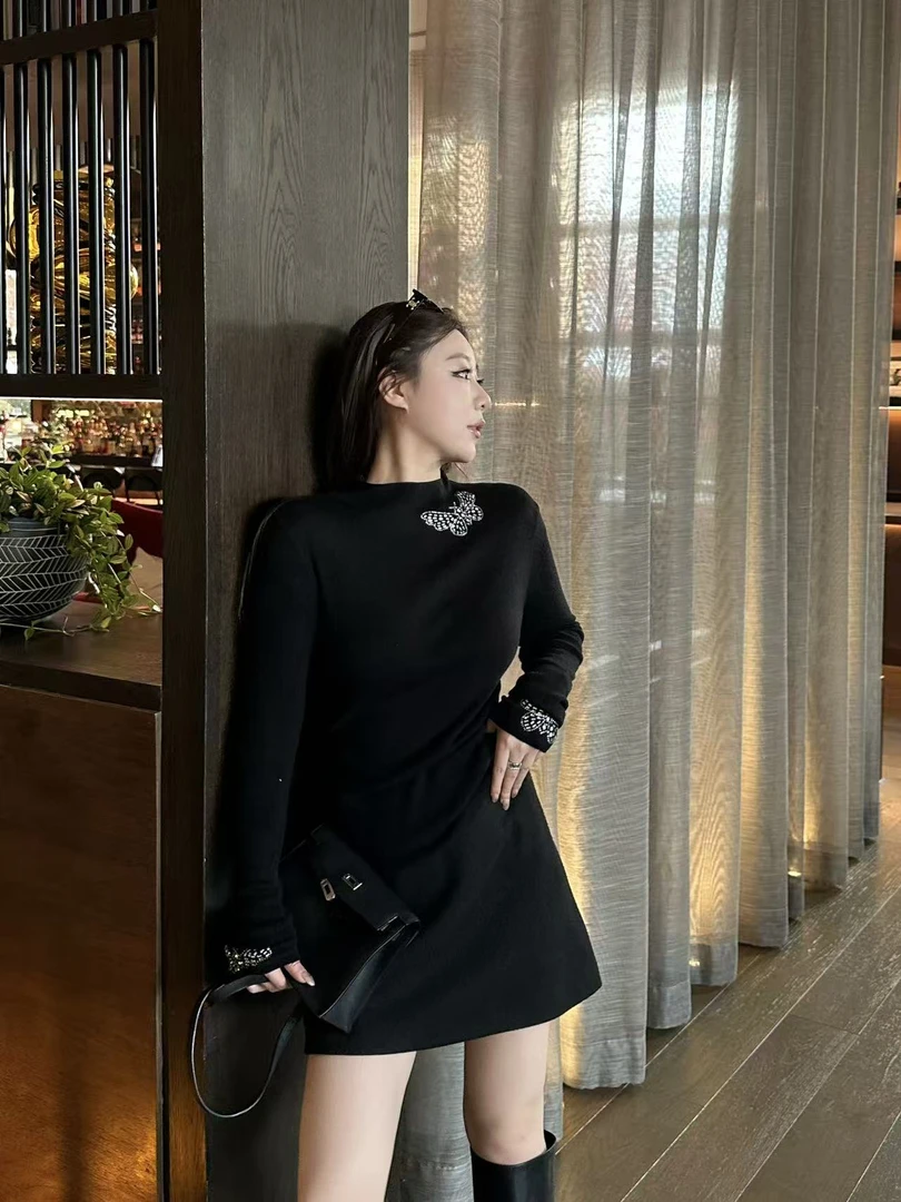 琪琪怪怪大码女装【黑蝴蝶】蝴蝶烫钻拼接百搭长袖打底衫T18419QTQ