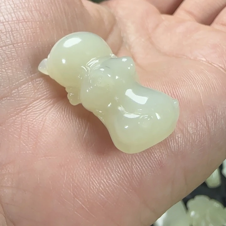 和田玉未镶嵌颈饰定制