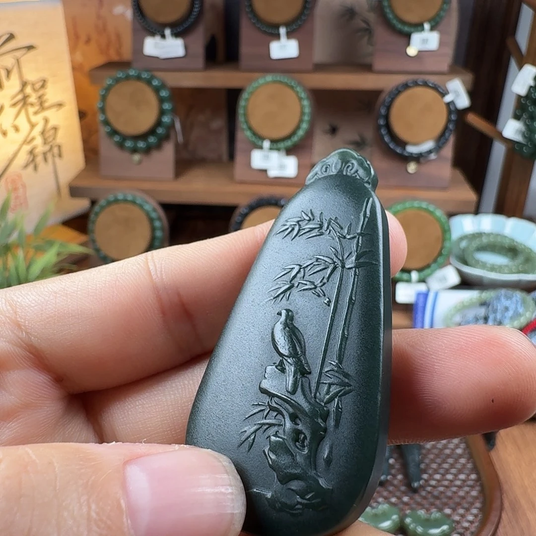 秋***瑟颈饰未镶嵌和田玉