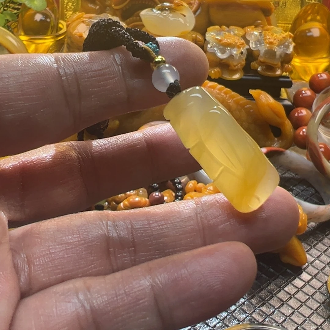 石英质玉未镶嵌颈饰