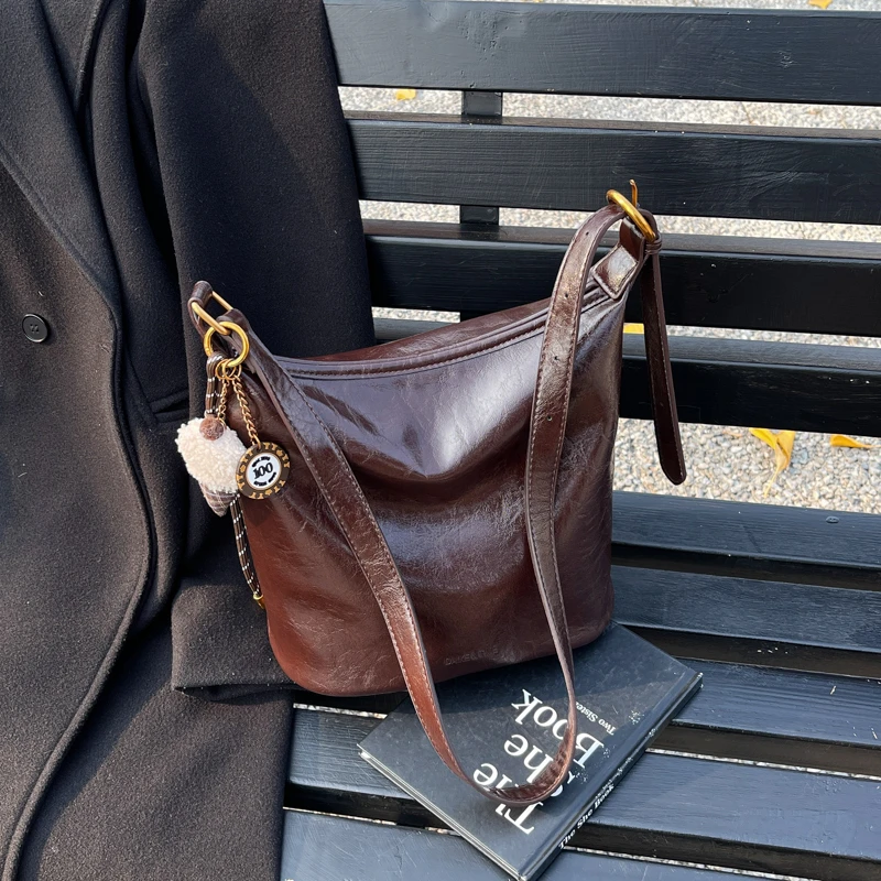 2025秋冬新款腋下潮流复古单肩斜挎包时尚女包 9818