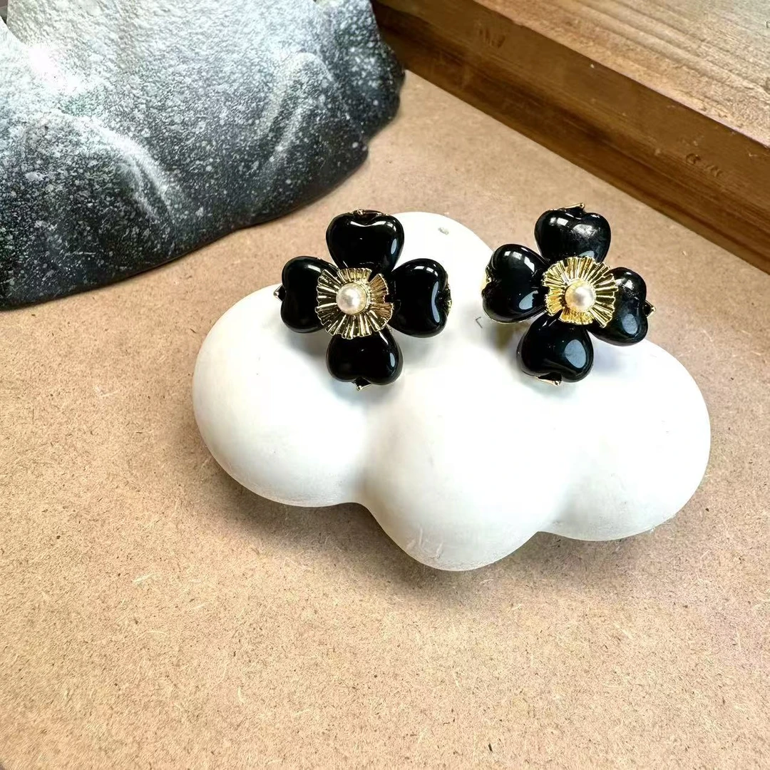 耳饰 中古黑色珐琅四叶花耳钉YW891