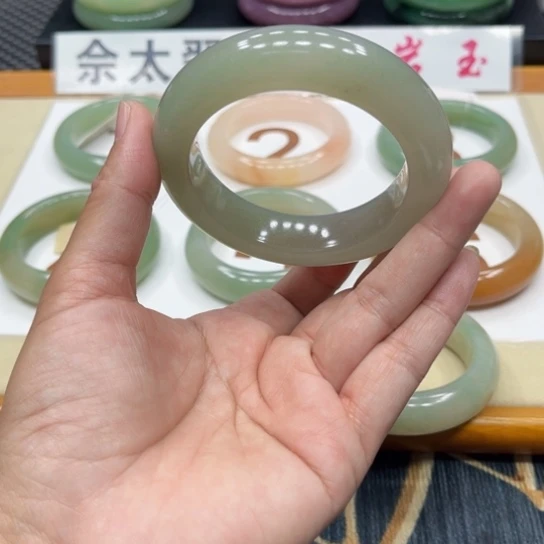 石英质玉手镯未镶嵌璇