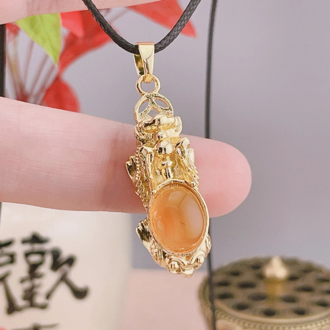 玉髓/玛瑙吊坠正品黄玉石貔貅项坠立体铜钱颈饰潮流百搭F795