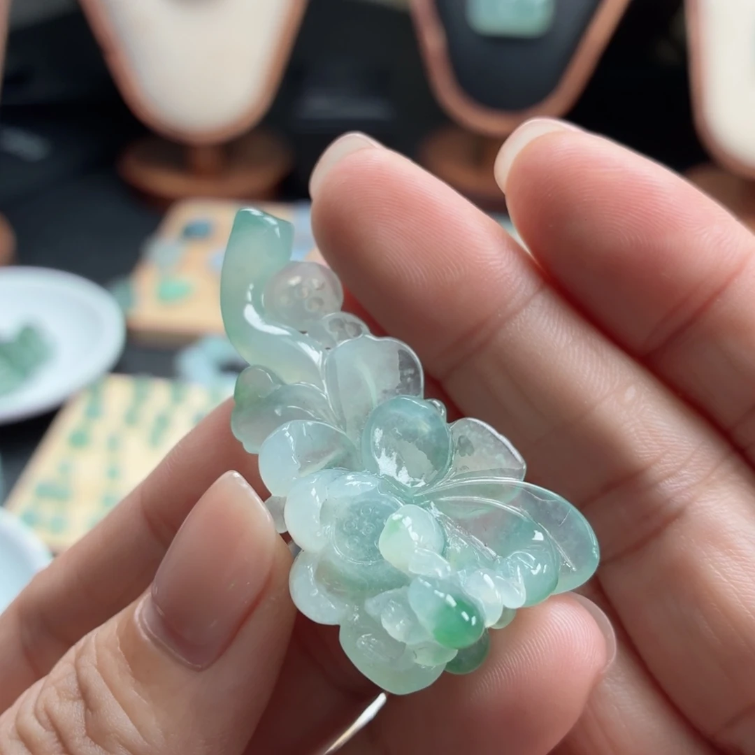 翡翠未镶嵌颈饰天然A货翡翠