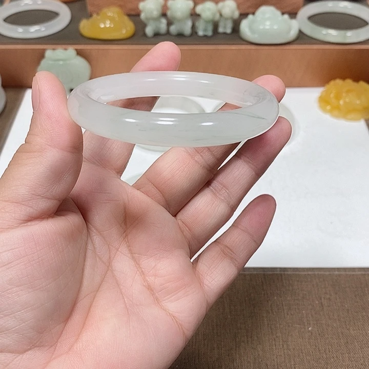 石英质玉手镯未镶嵌l***?
