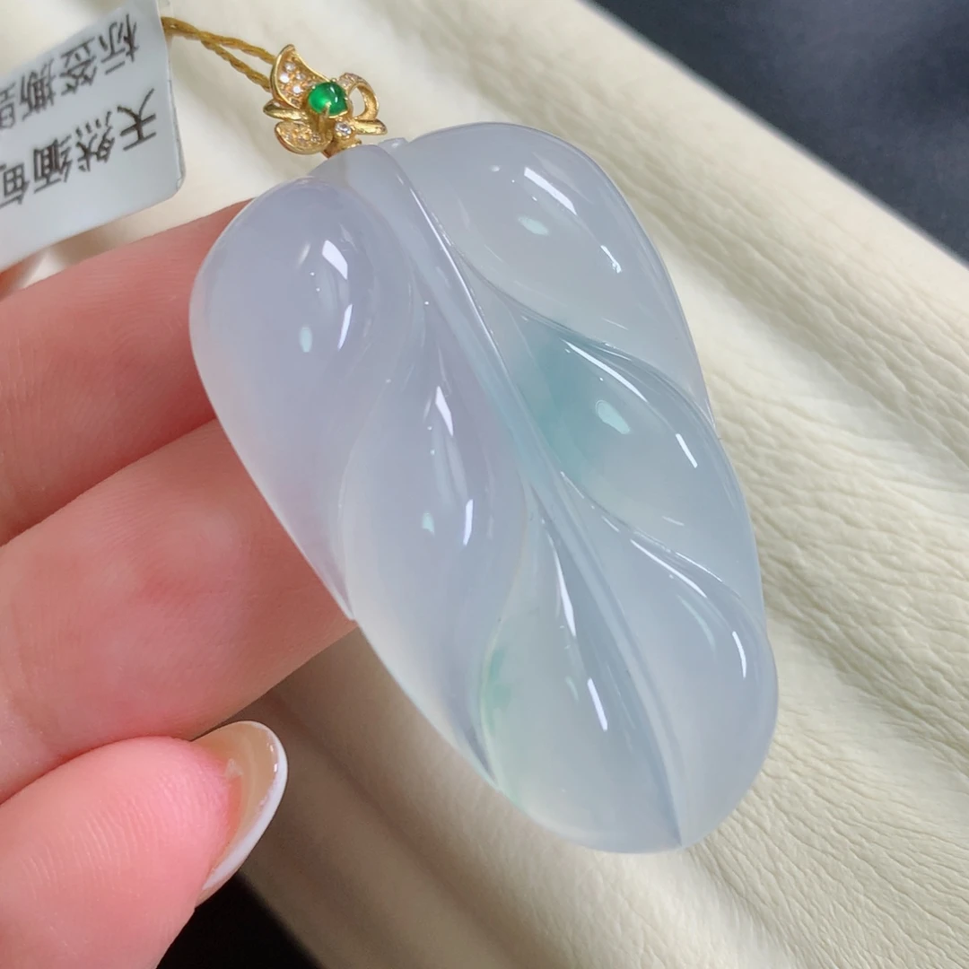 翡翠18K金镶嵌颈饰叶子