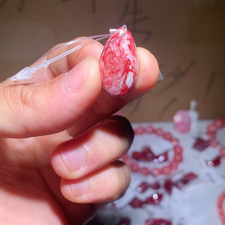 天然辰砂原石吊坠