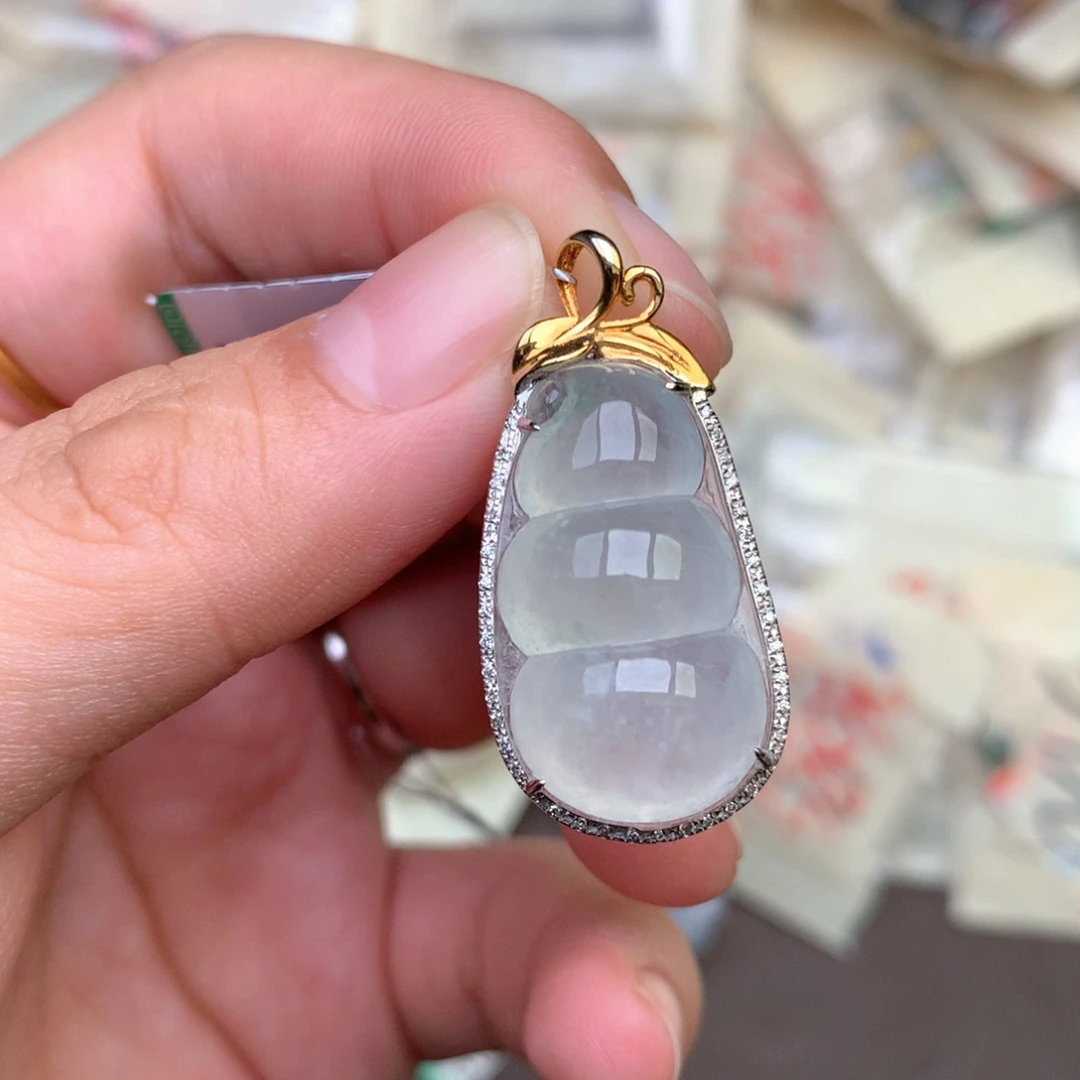 18K金镶嵌挂件翡翠一