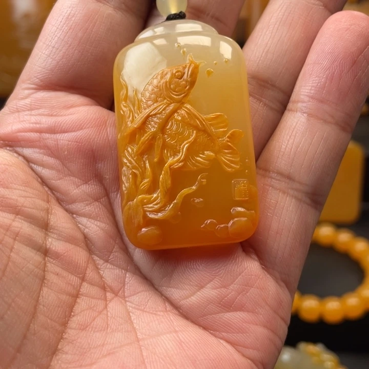 石英质玉（黄龙玉）合金颈饰