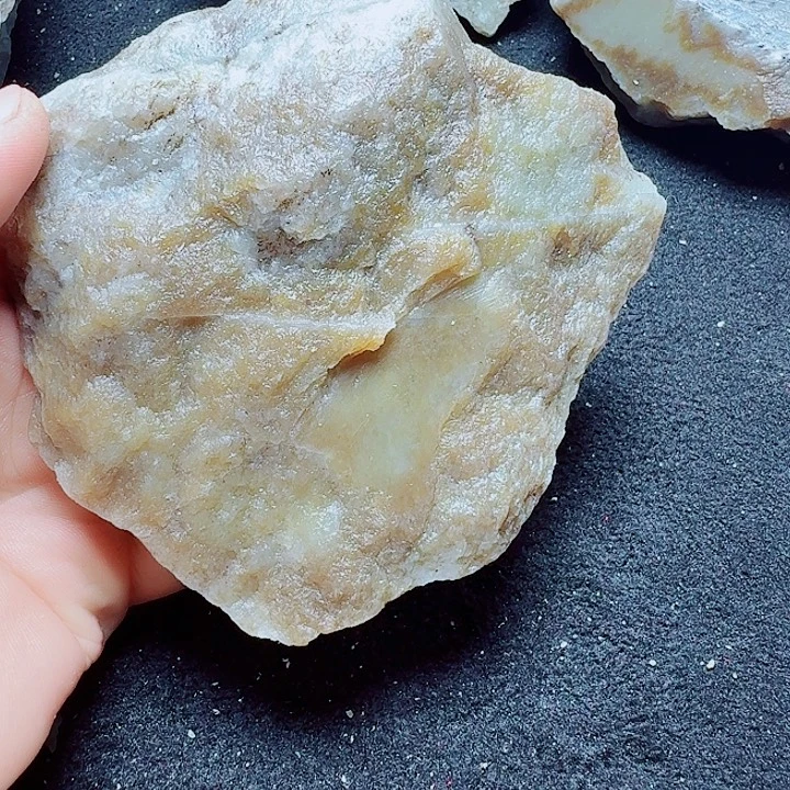 青***造和田玉（糖玉）未镶嵌珠宝半成品