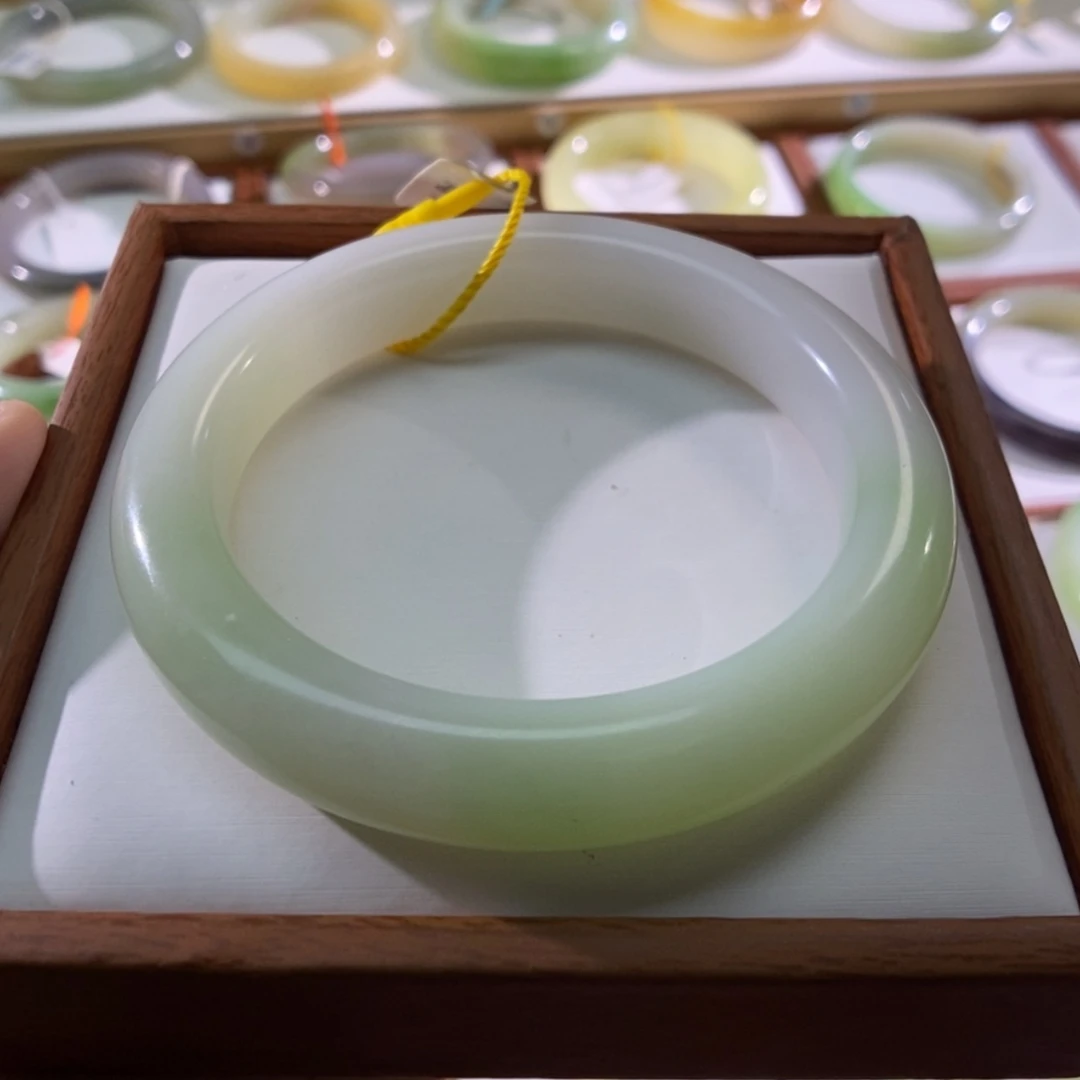 【闪购商品】未镶嵌手镯和田玉（翠青玉）