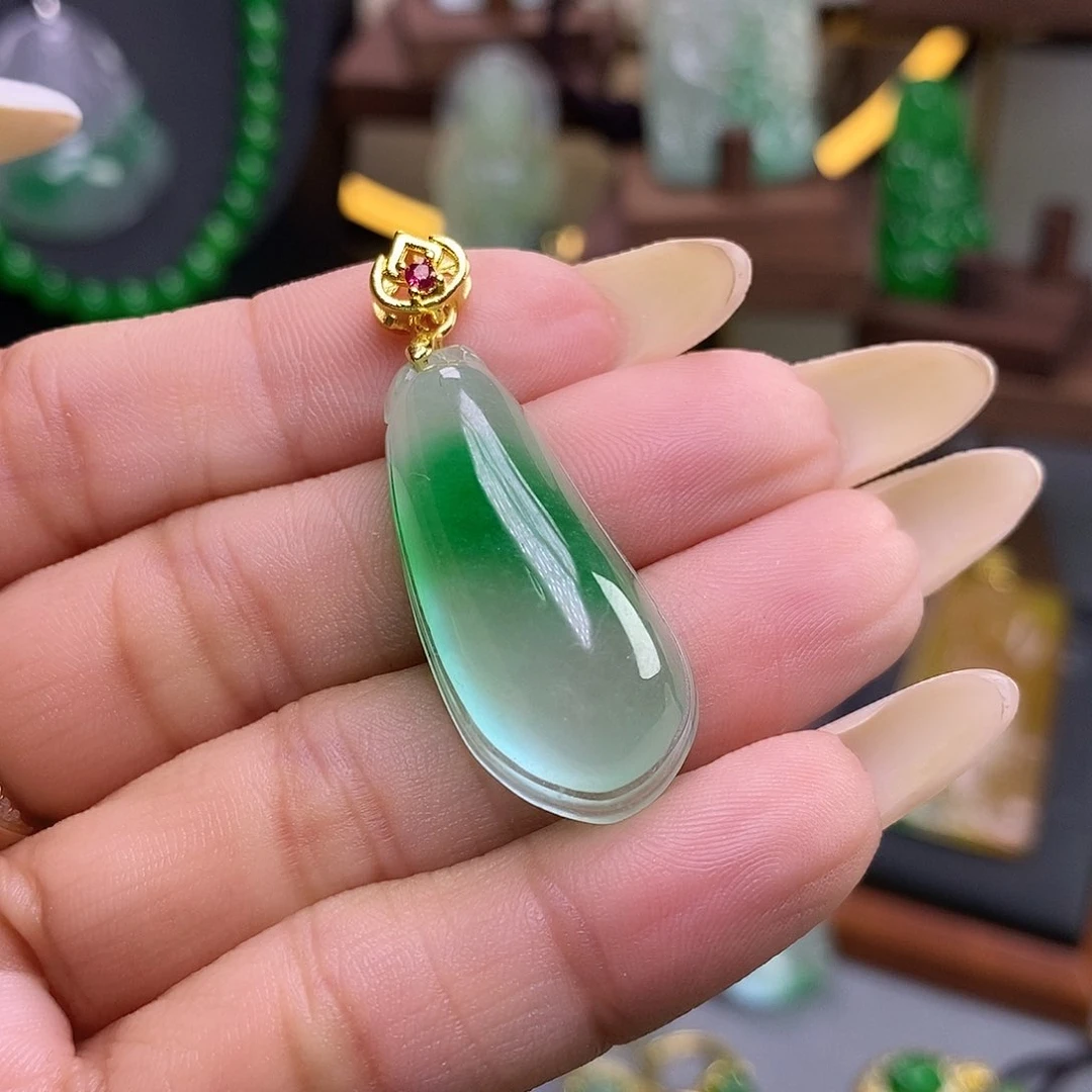 吊坠(赠链)未镶嵌翡翠