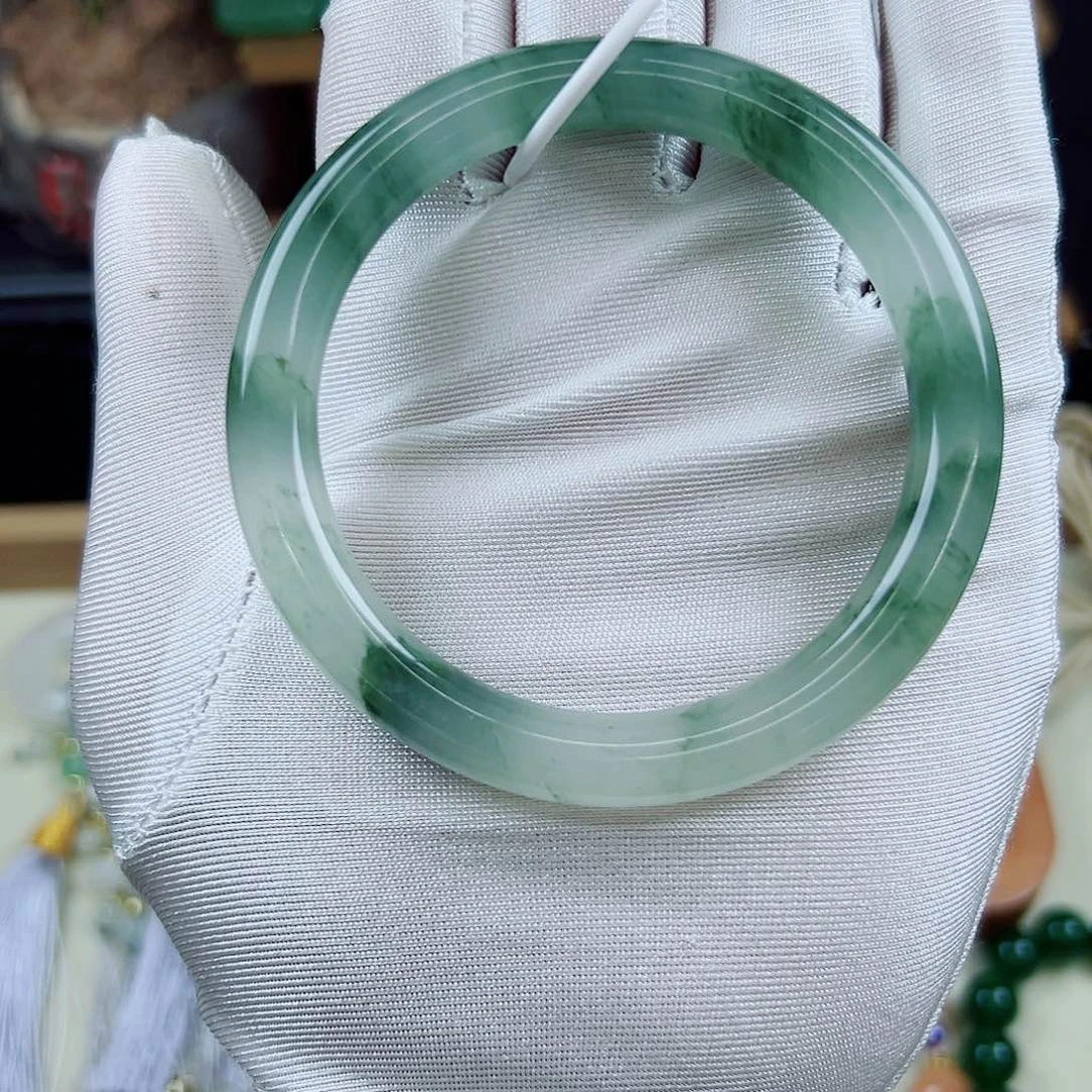 未镶嵌手镯石英岩玉