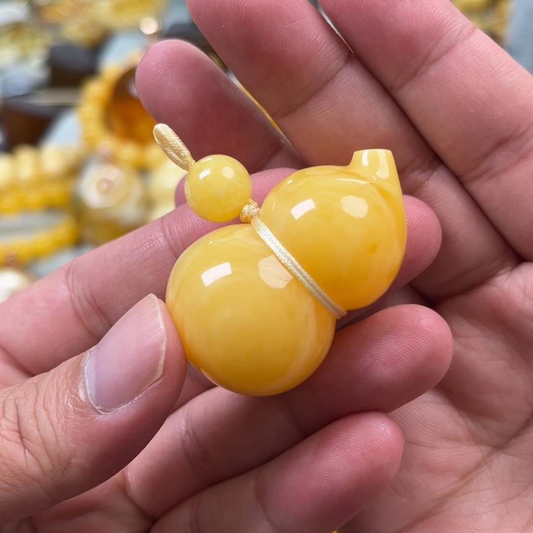 蜜蜡未镶嵌珠宝奇石